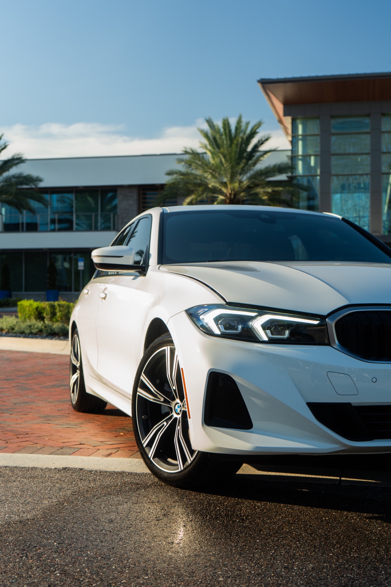 BMW 330i — photo 8