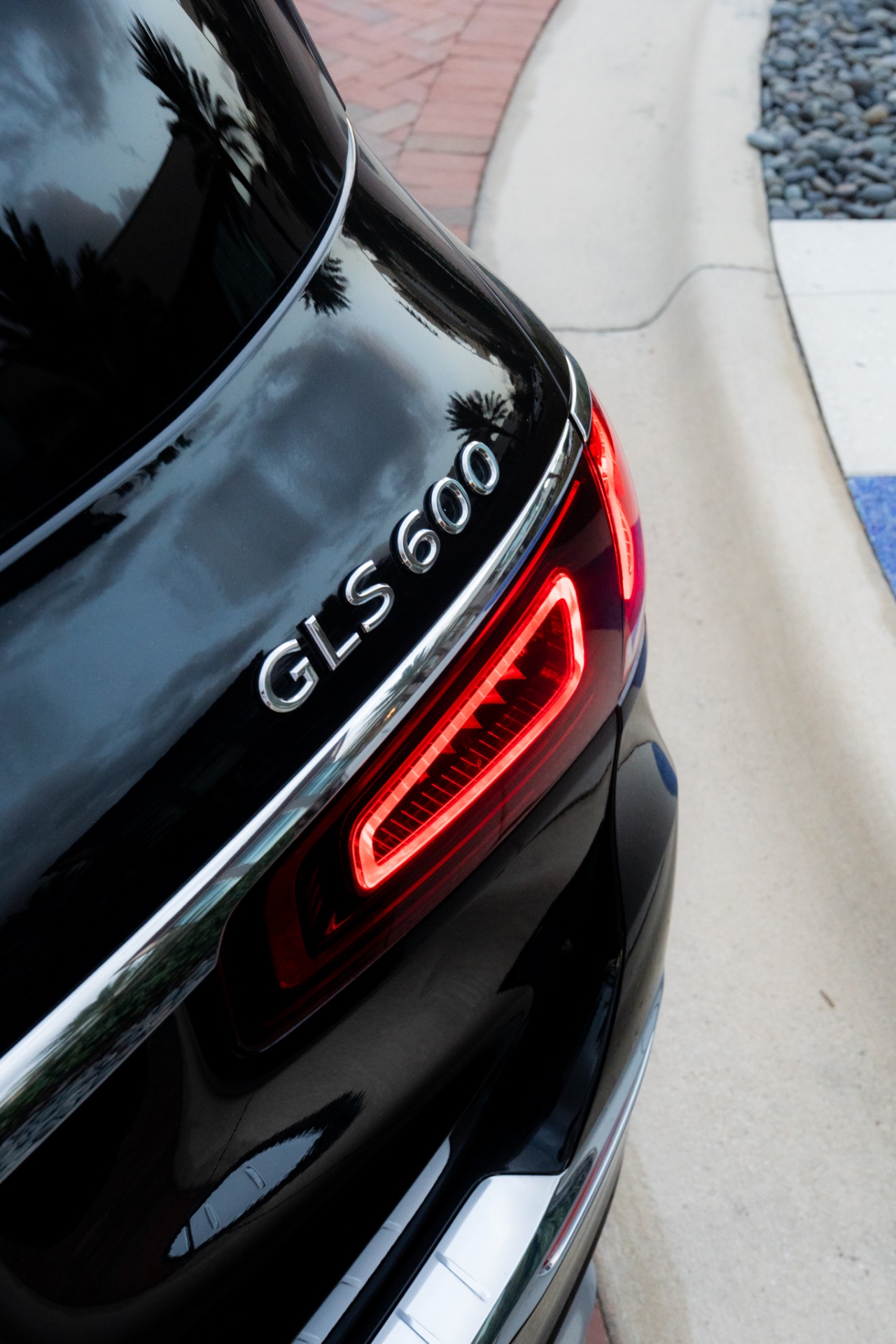 Mercedes Benz Maybach GLS 600 — photo 5
