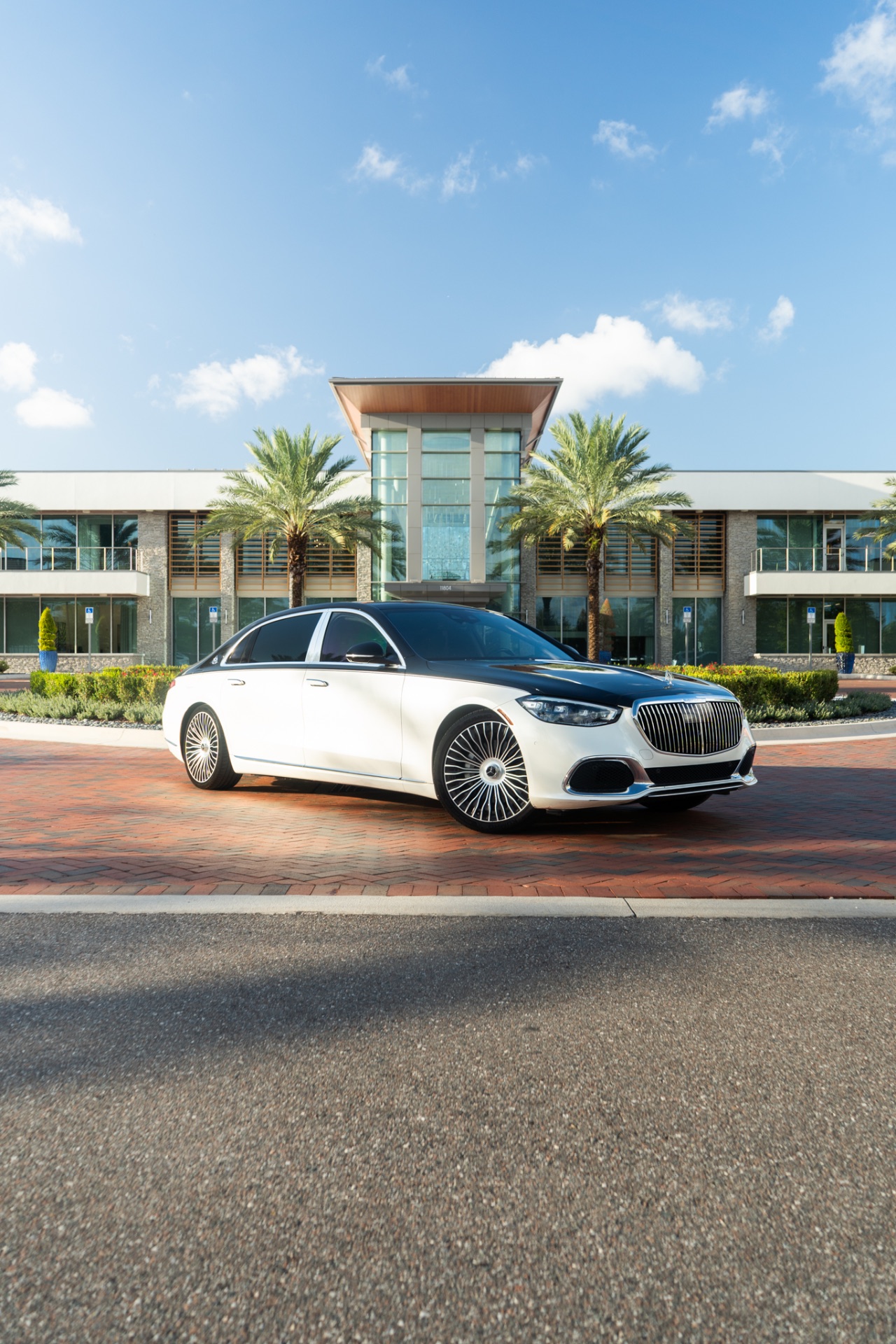Mercedes Benz Maybach S580 — photo 3
