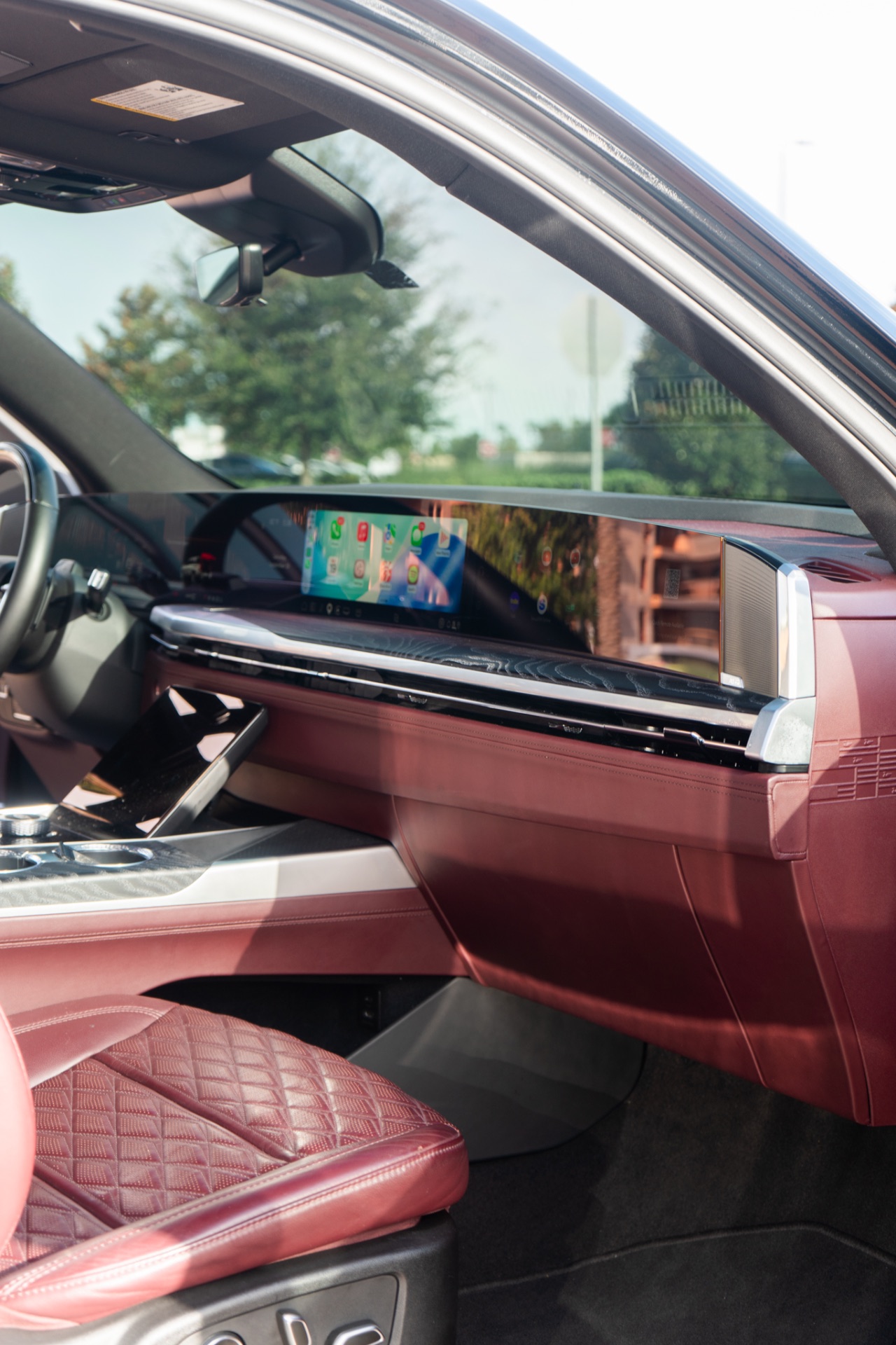 Cadillac Escalade — photo 10