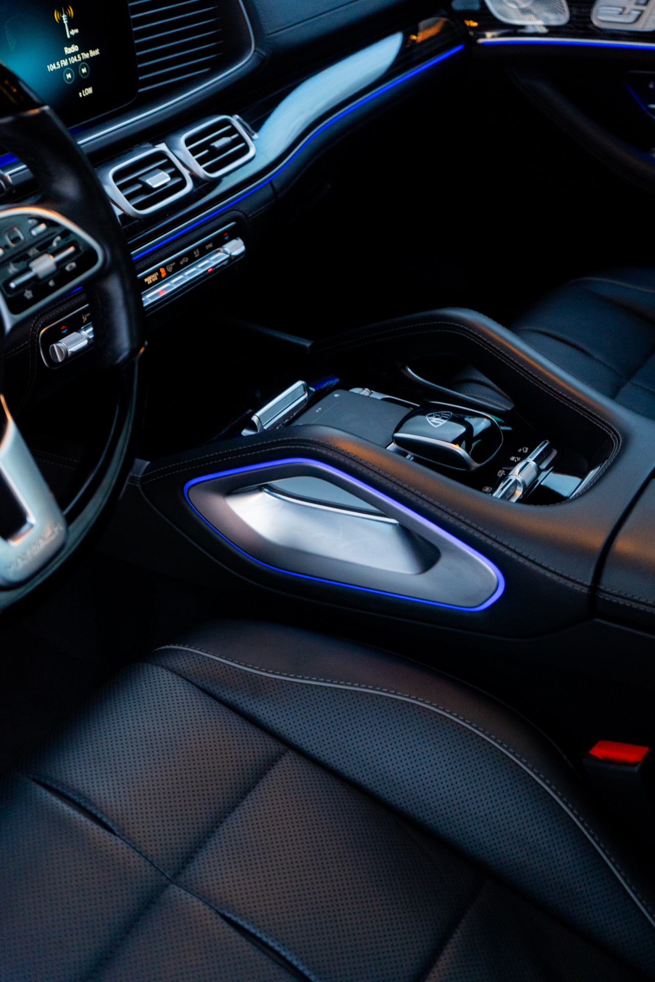 Mercedes Benz Maybach GLS 600 — photo 8