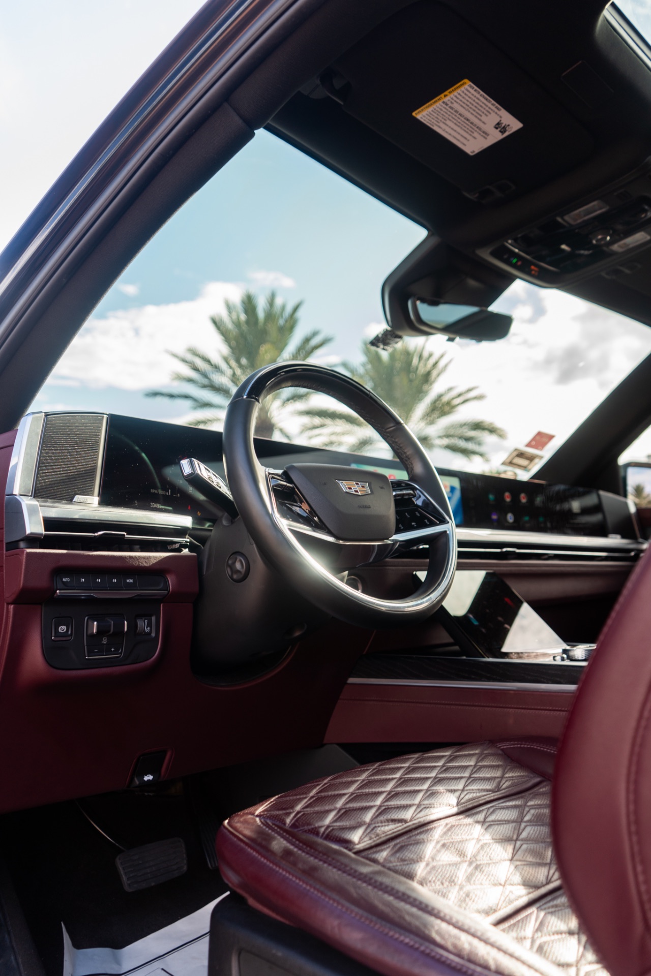 Cadillac Escalade — photo 4