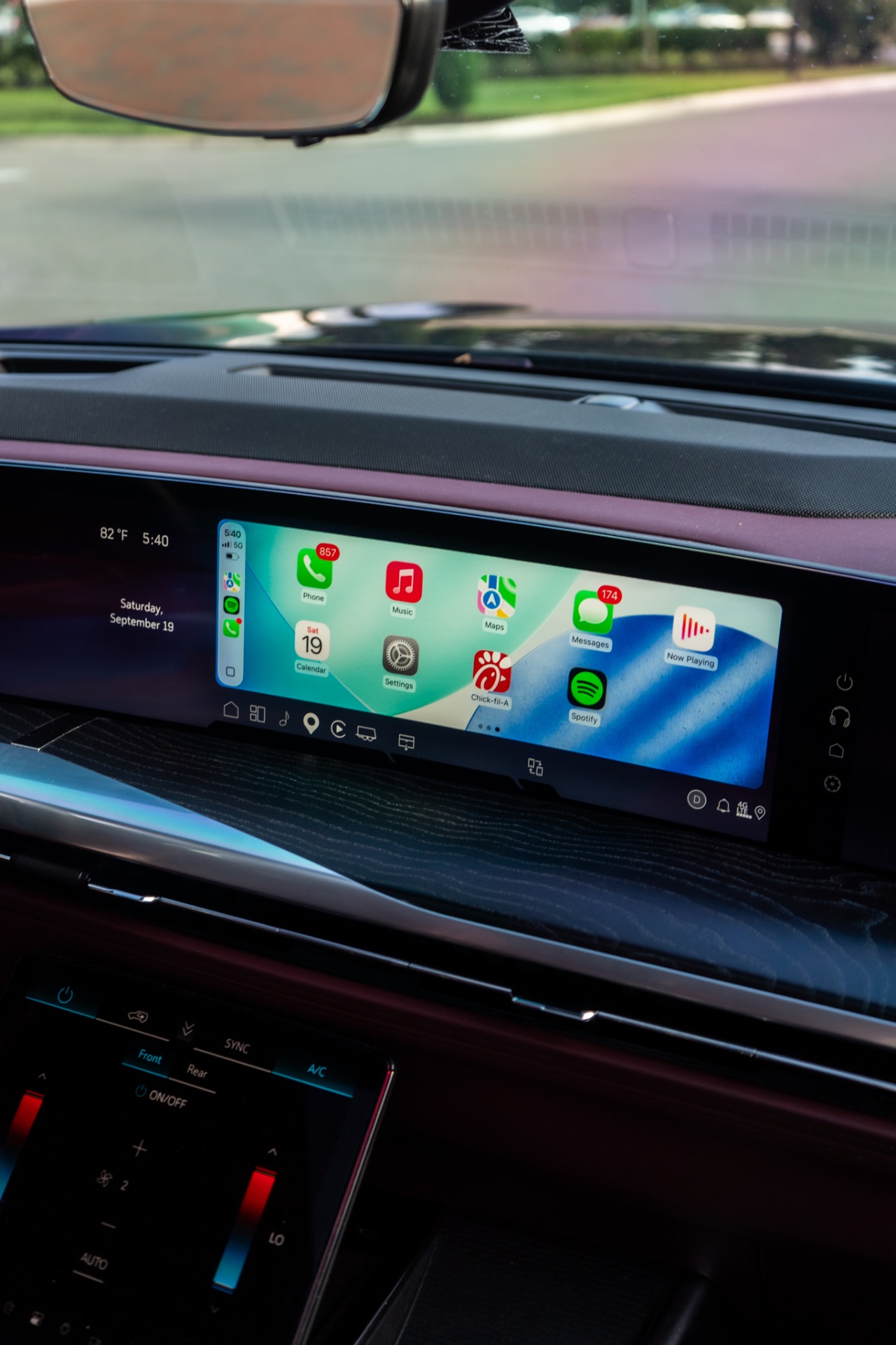 Cadillac Escalade — photo 11