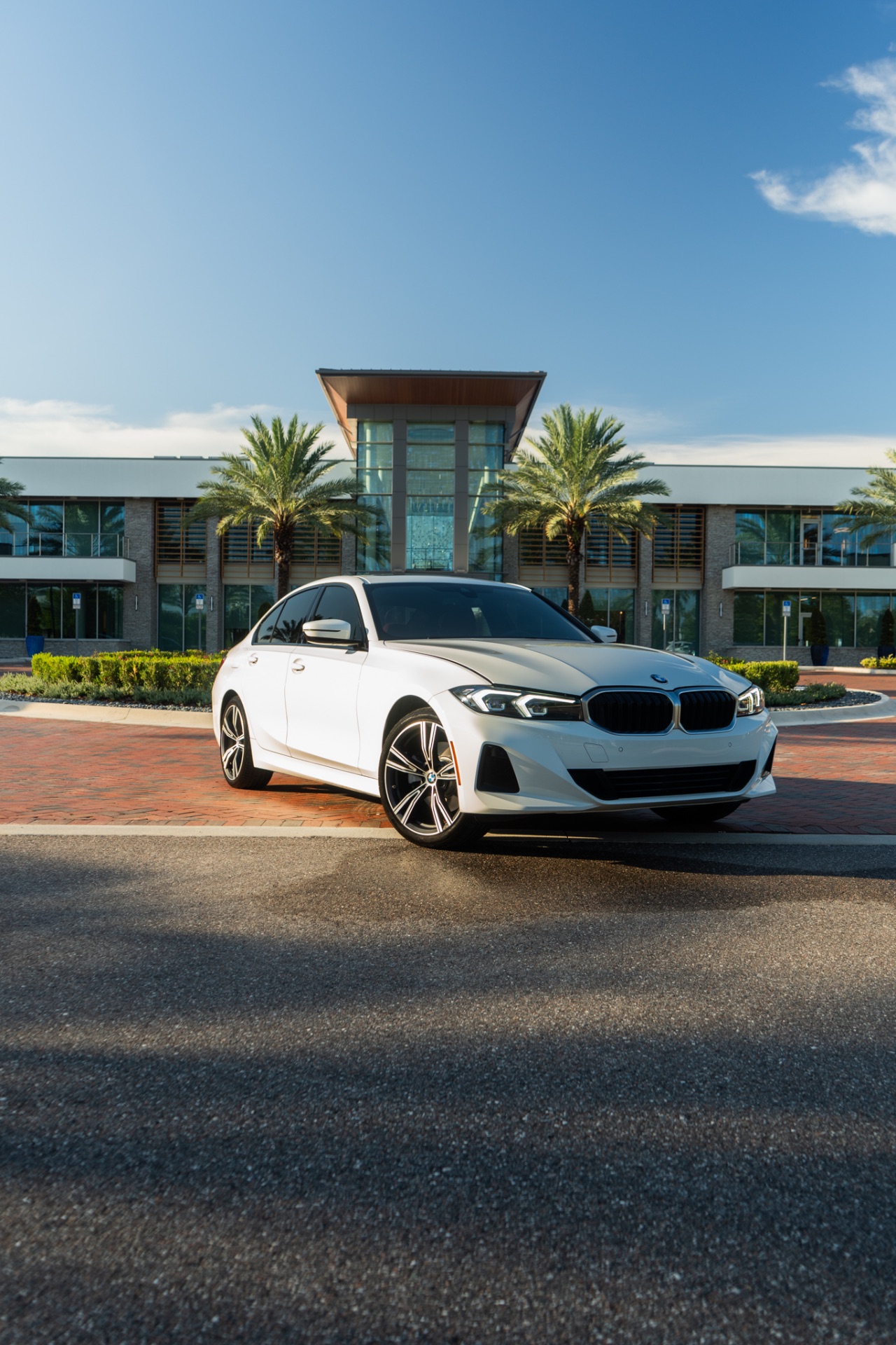 BMW 330i — photo 2