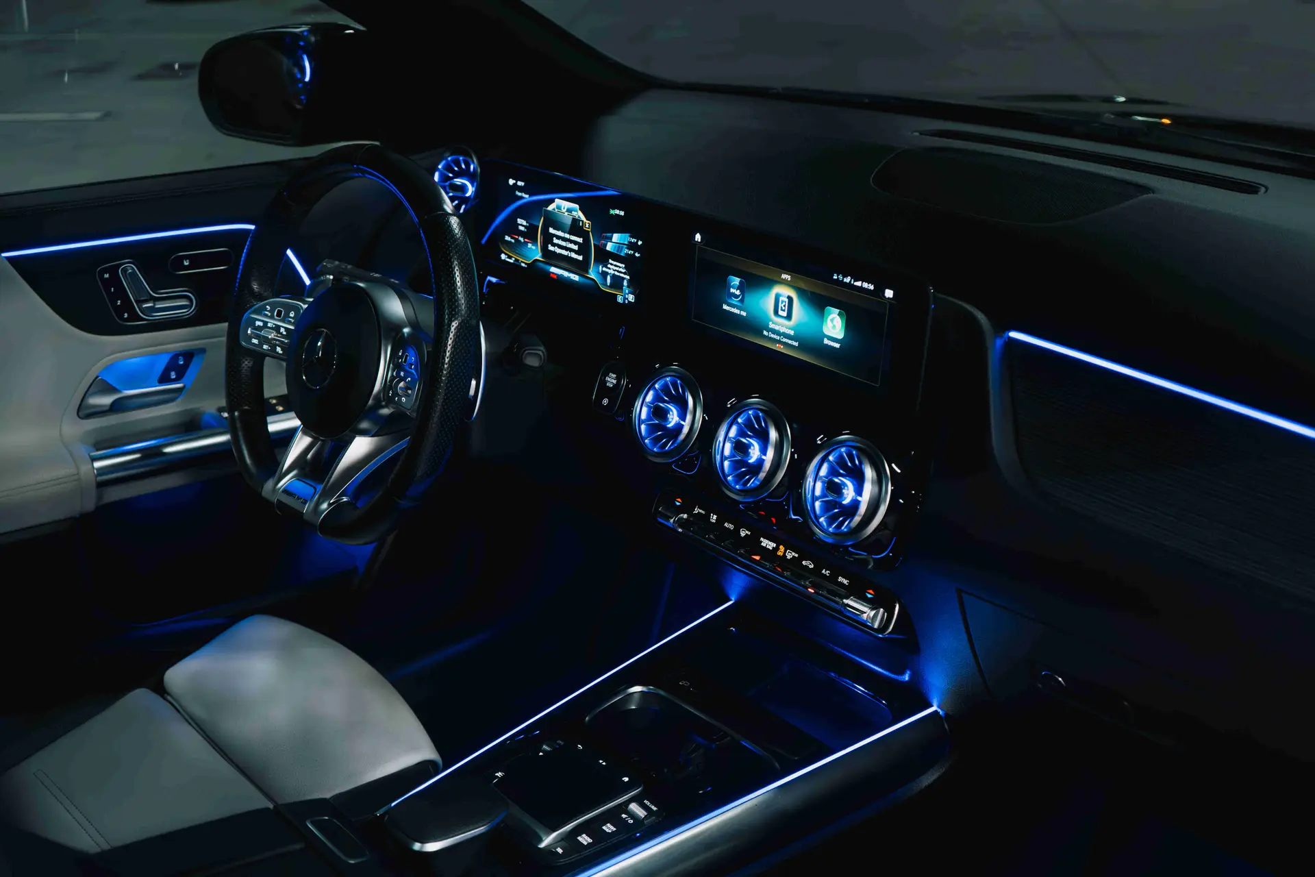 Mercedes Benz AMG GLA 35 — photo 4