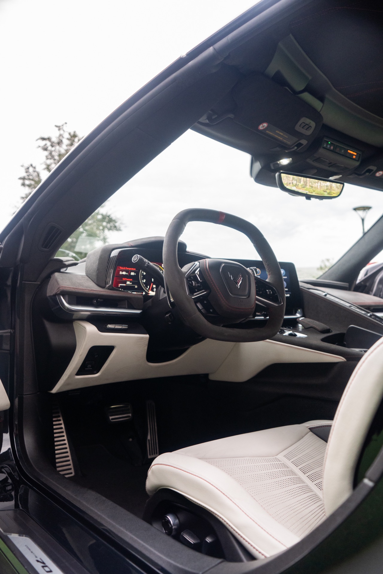Chevrolet C8 Corvette — photo 13