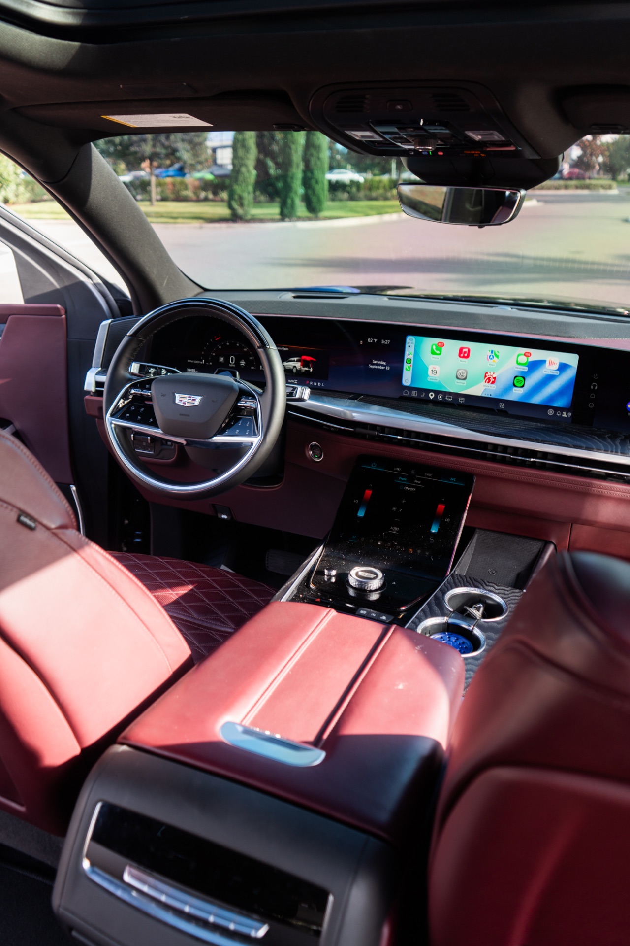 Cadillac Escalade — photo 7