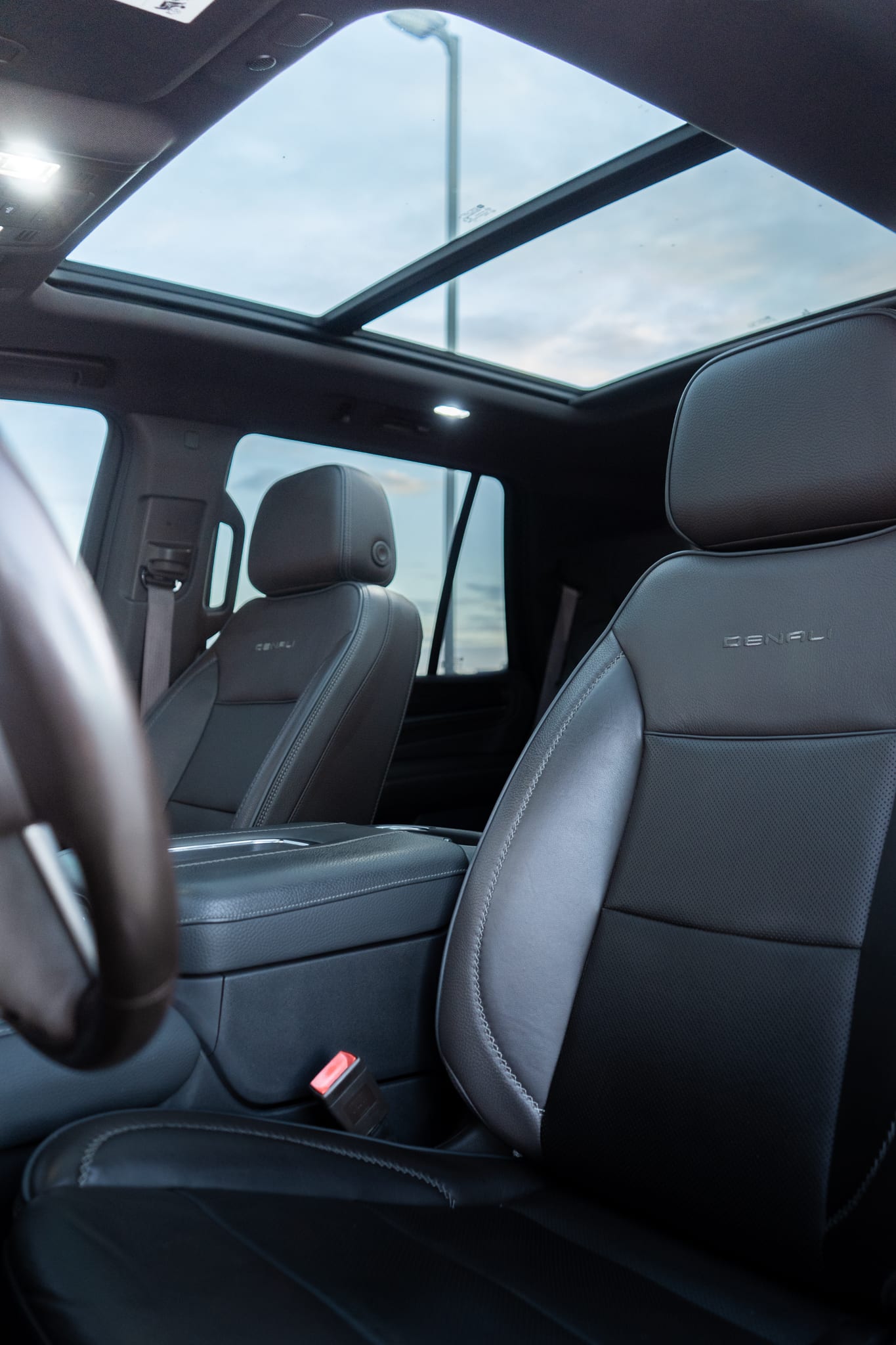 GMC Yukon Denali — photo 5