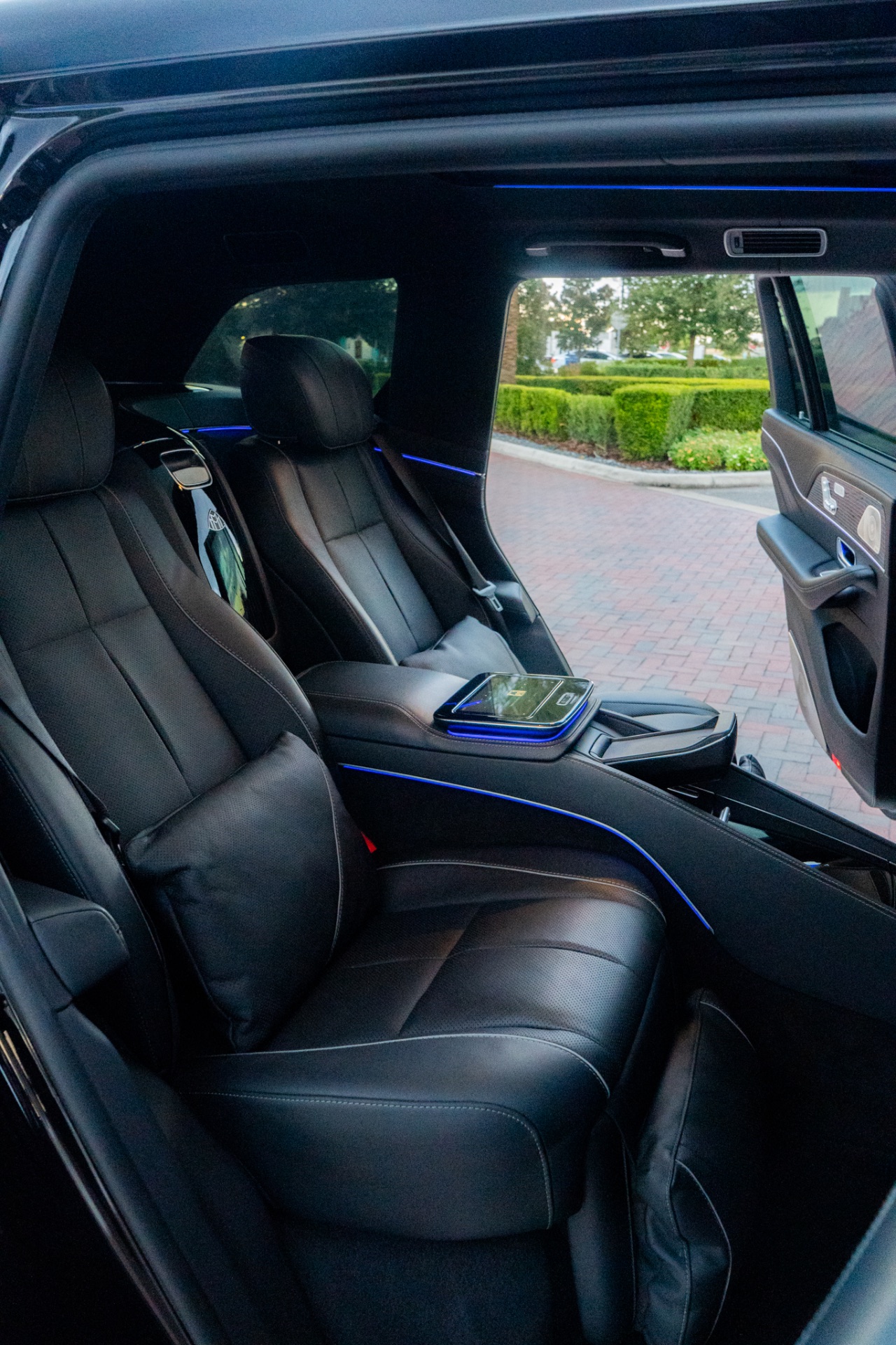 Mercedes Benz Maybach GLS 600 — photo 14