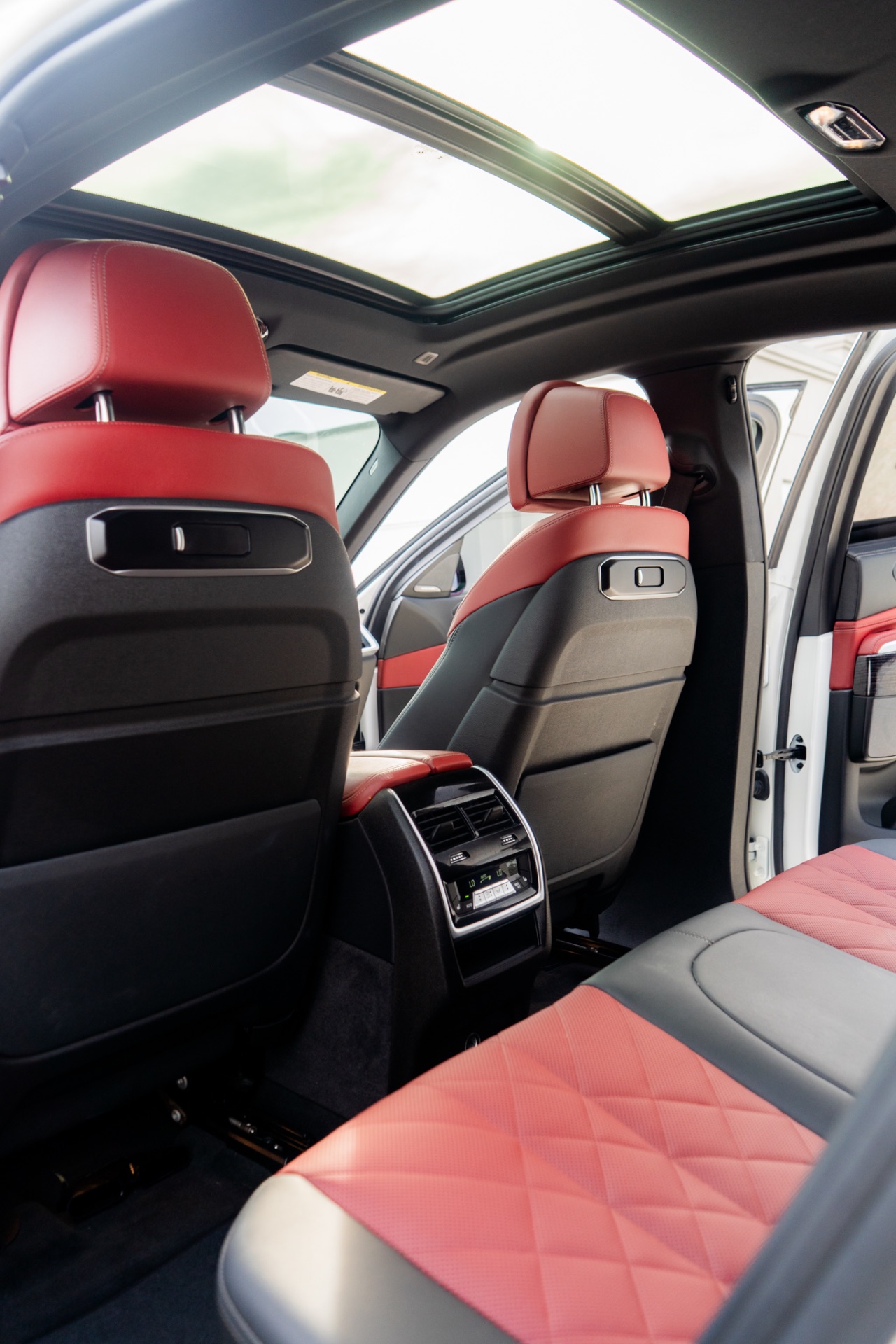 BMW X6 M60i — photo 10