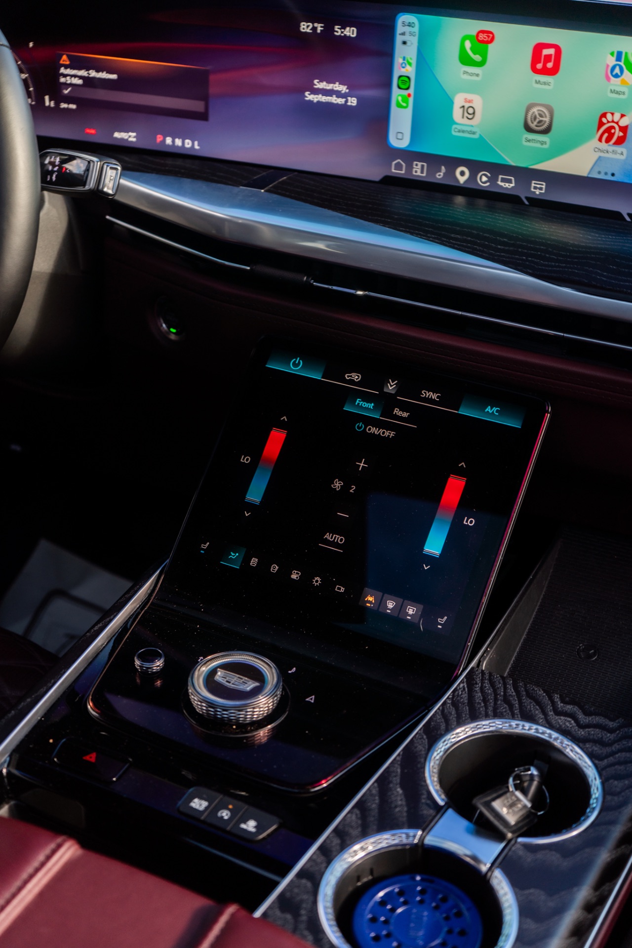 Cadillac Escalade — photo 8