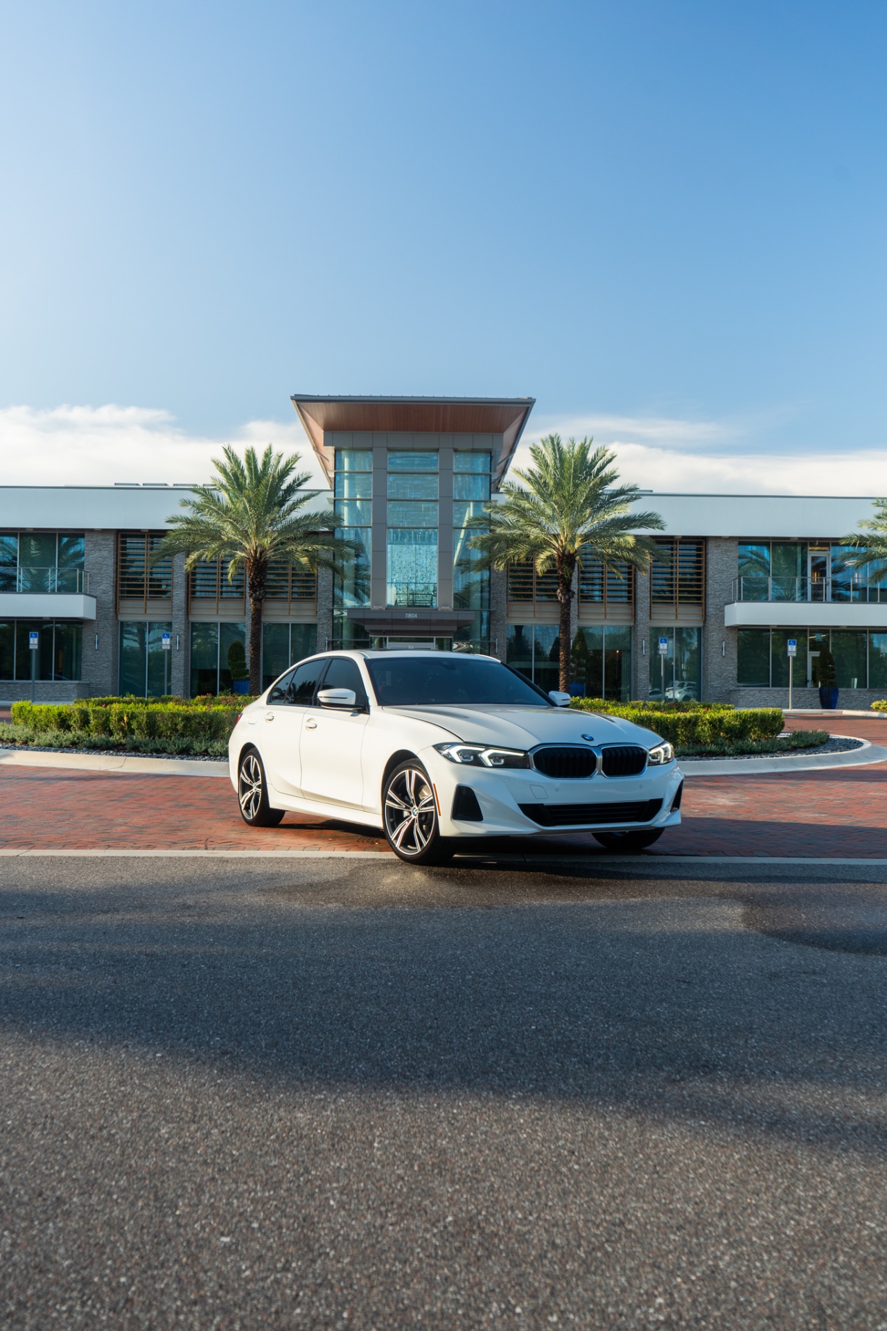 BMW 330i — photo 9