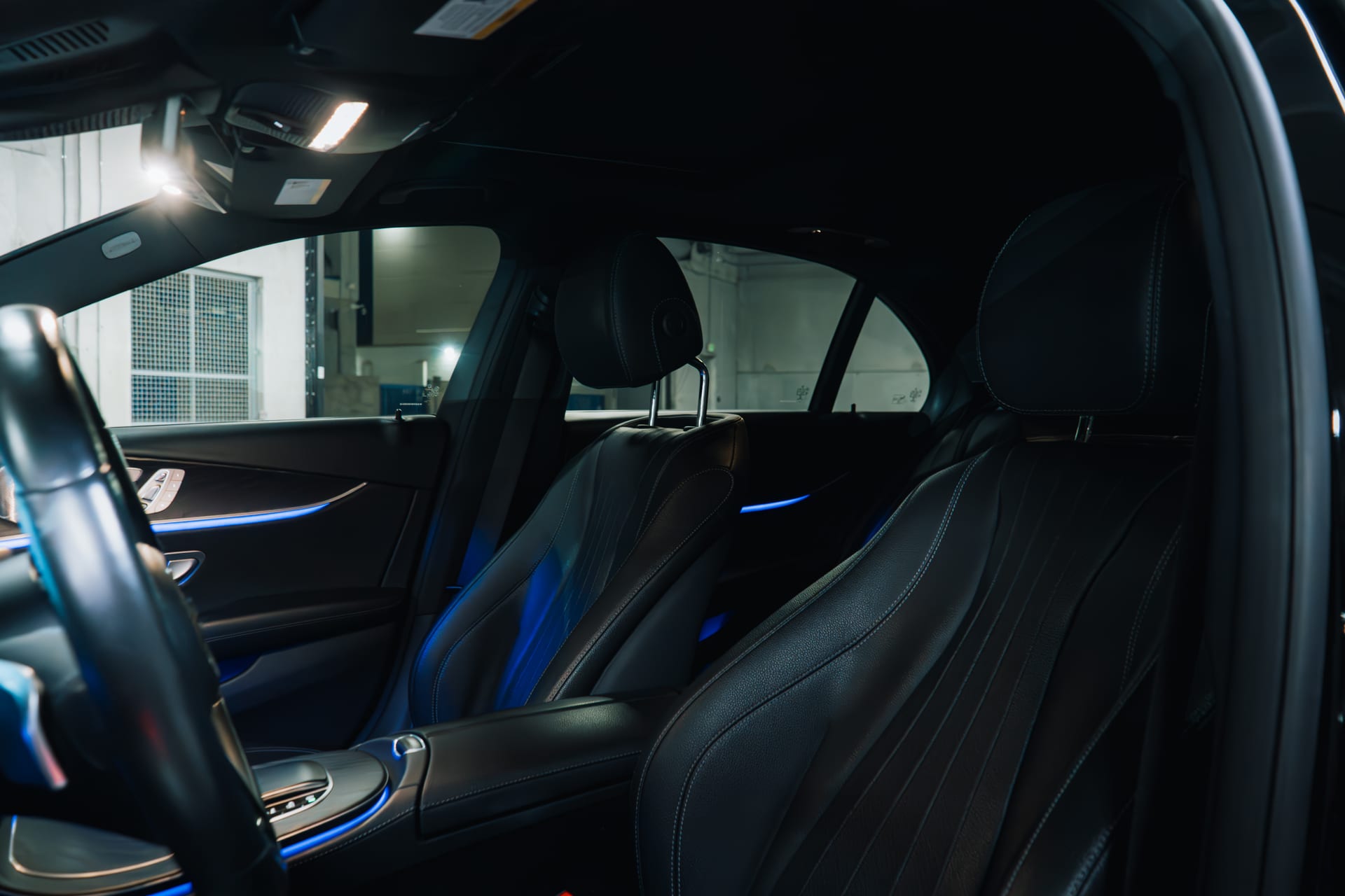 Mercedes Benz E350 — photo 16