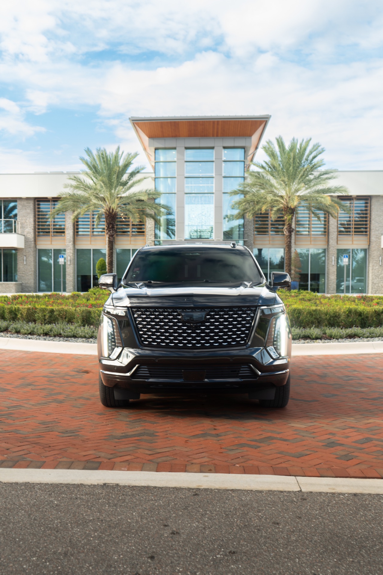 Cadillac Escalade — photo 2
