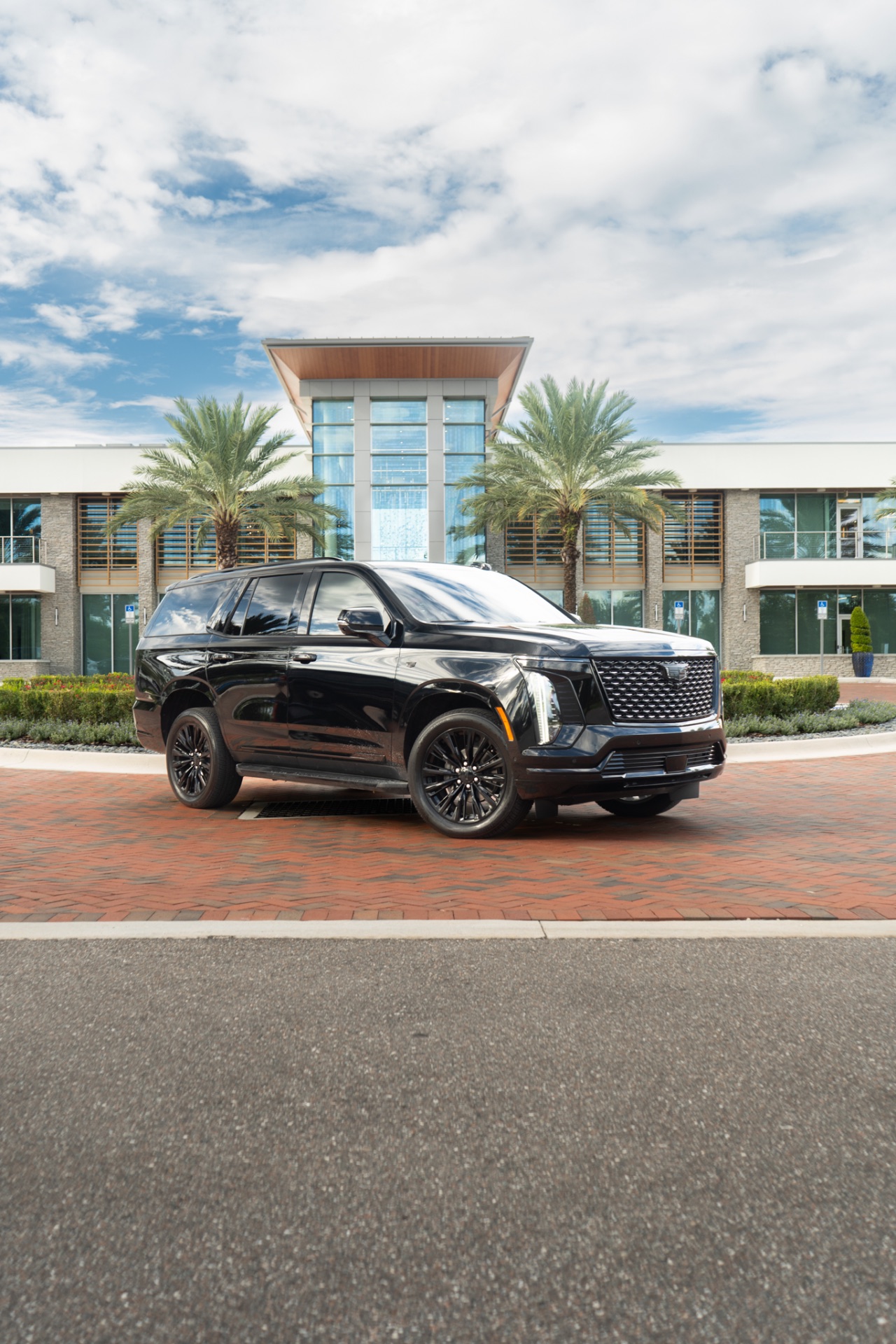 Cadillac Escalade — photo 3