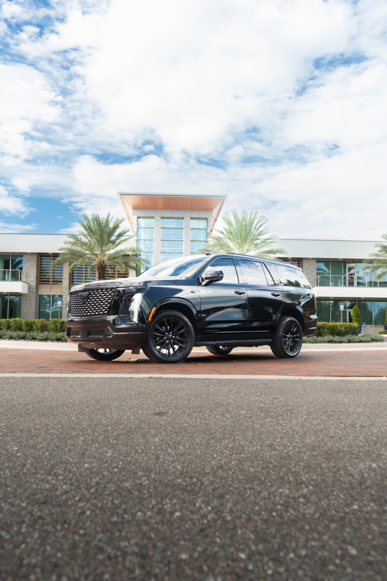 Cadillac Escalade — photo 17