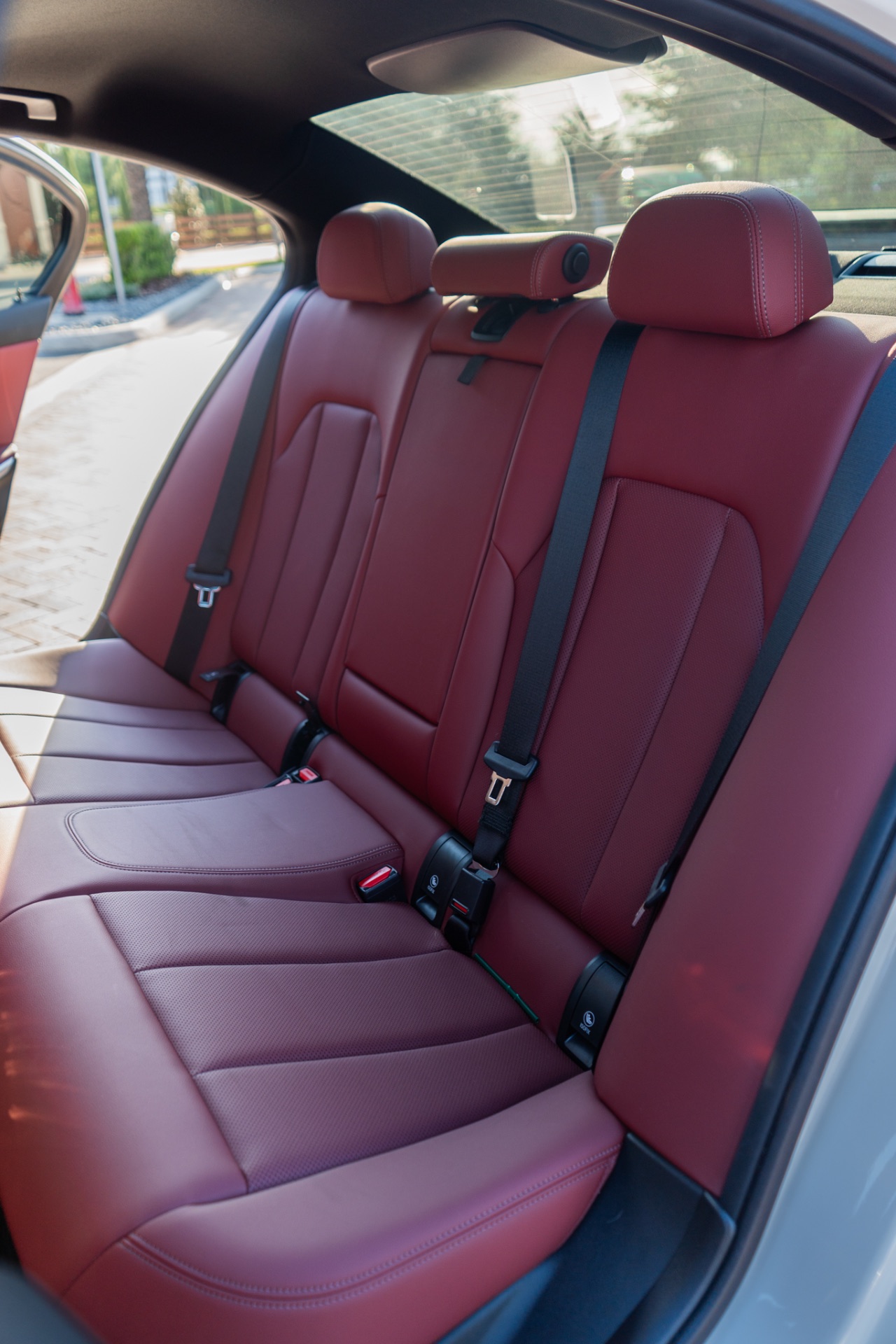 BMW 330i — photo 7