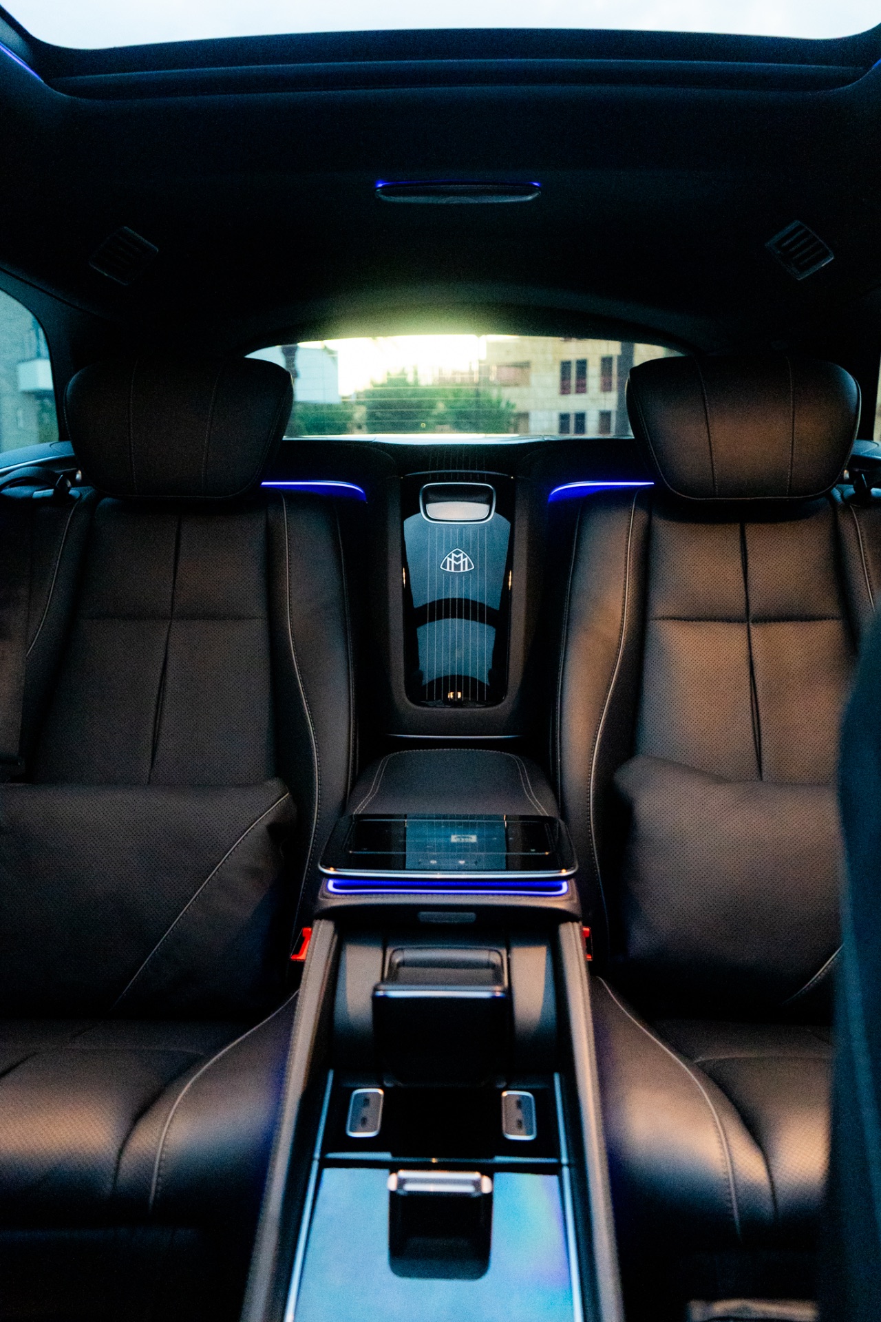 Mercedes Benz Maybach GLS 600 — photo 15