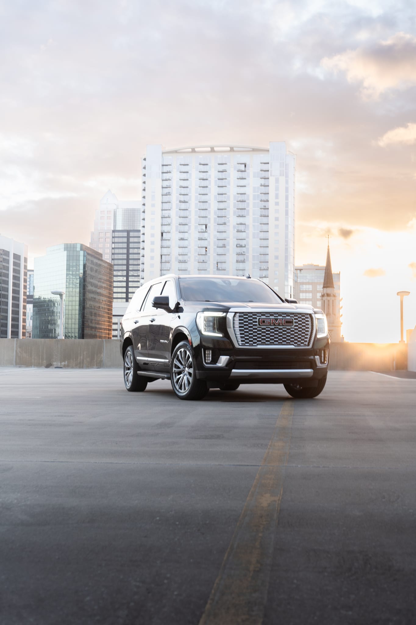 GMC Yukon Denali — photo 3