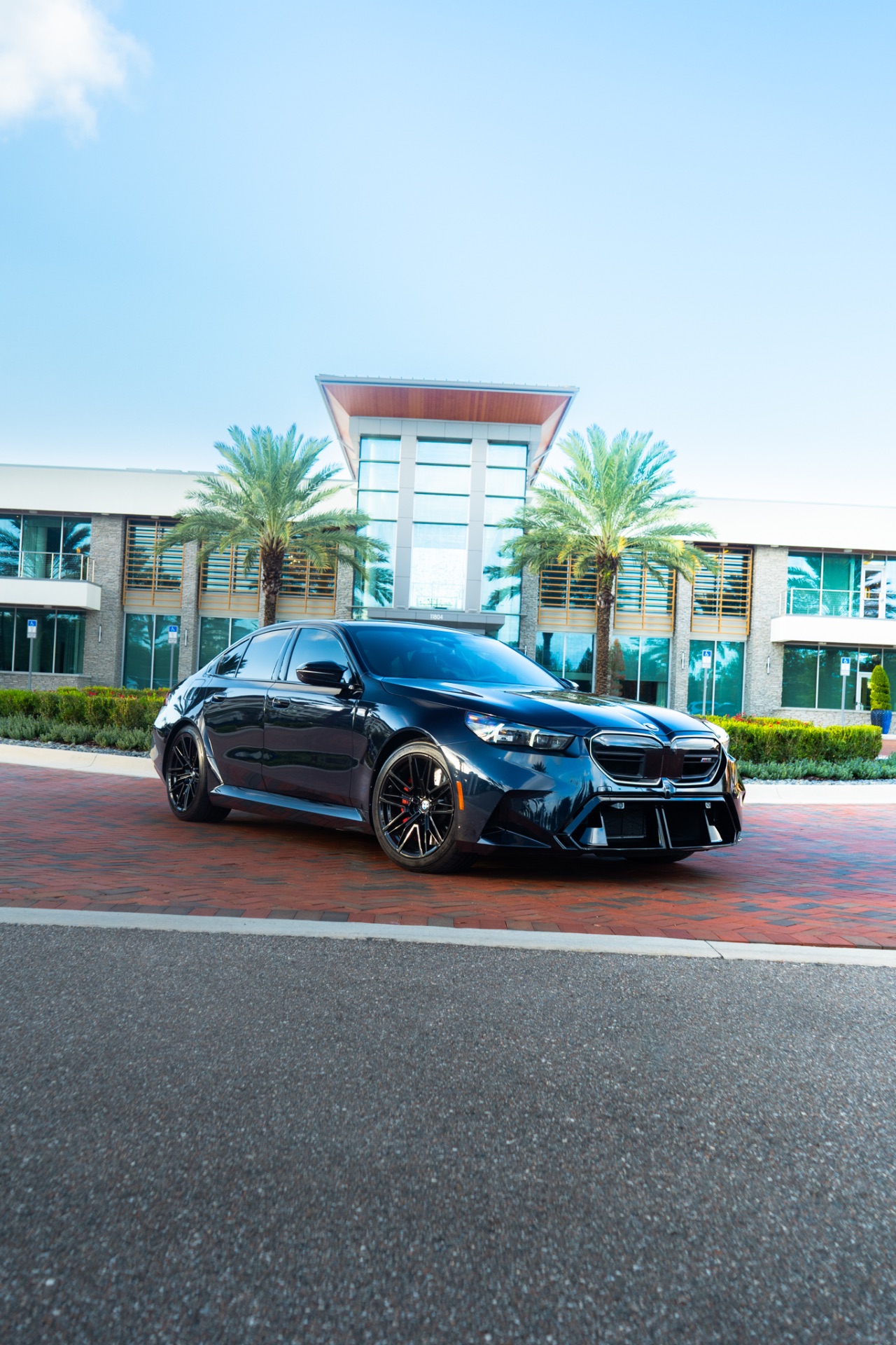 BMW M5 G90 — photo 2