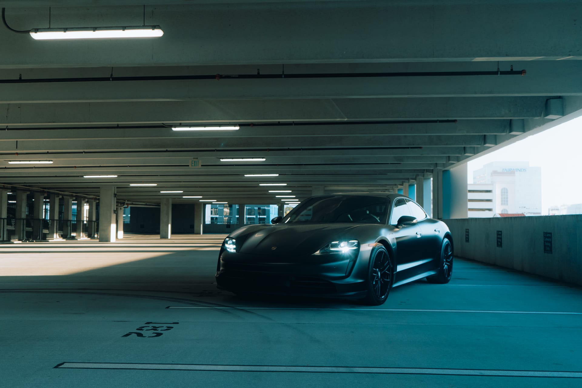 Porsche Taycan — photo 10