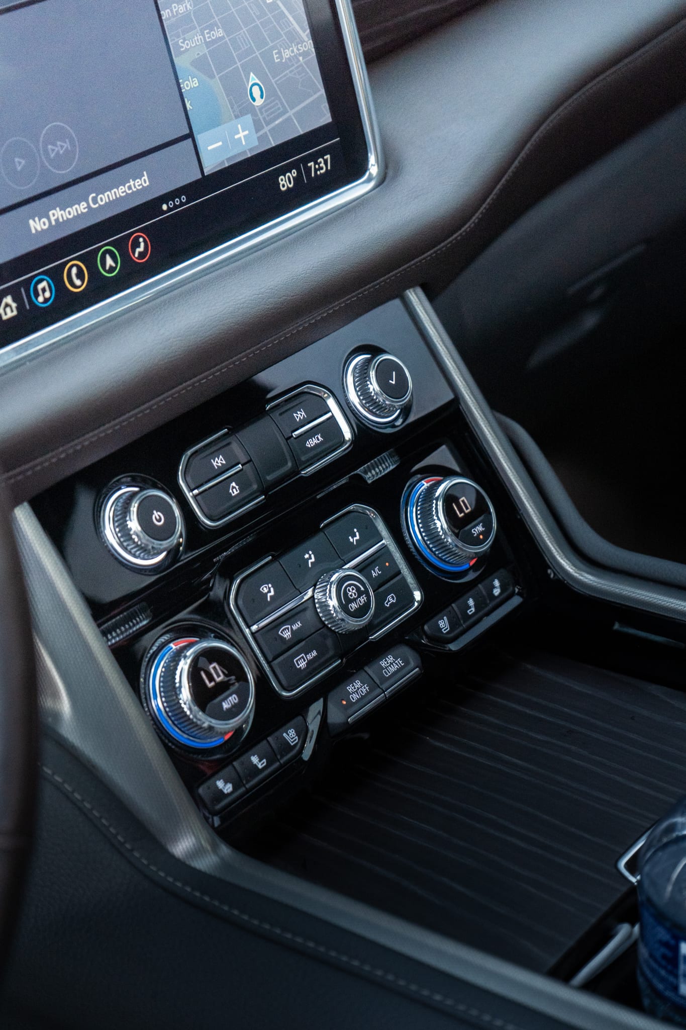 GMC Yukon Denali — photo 6