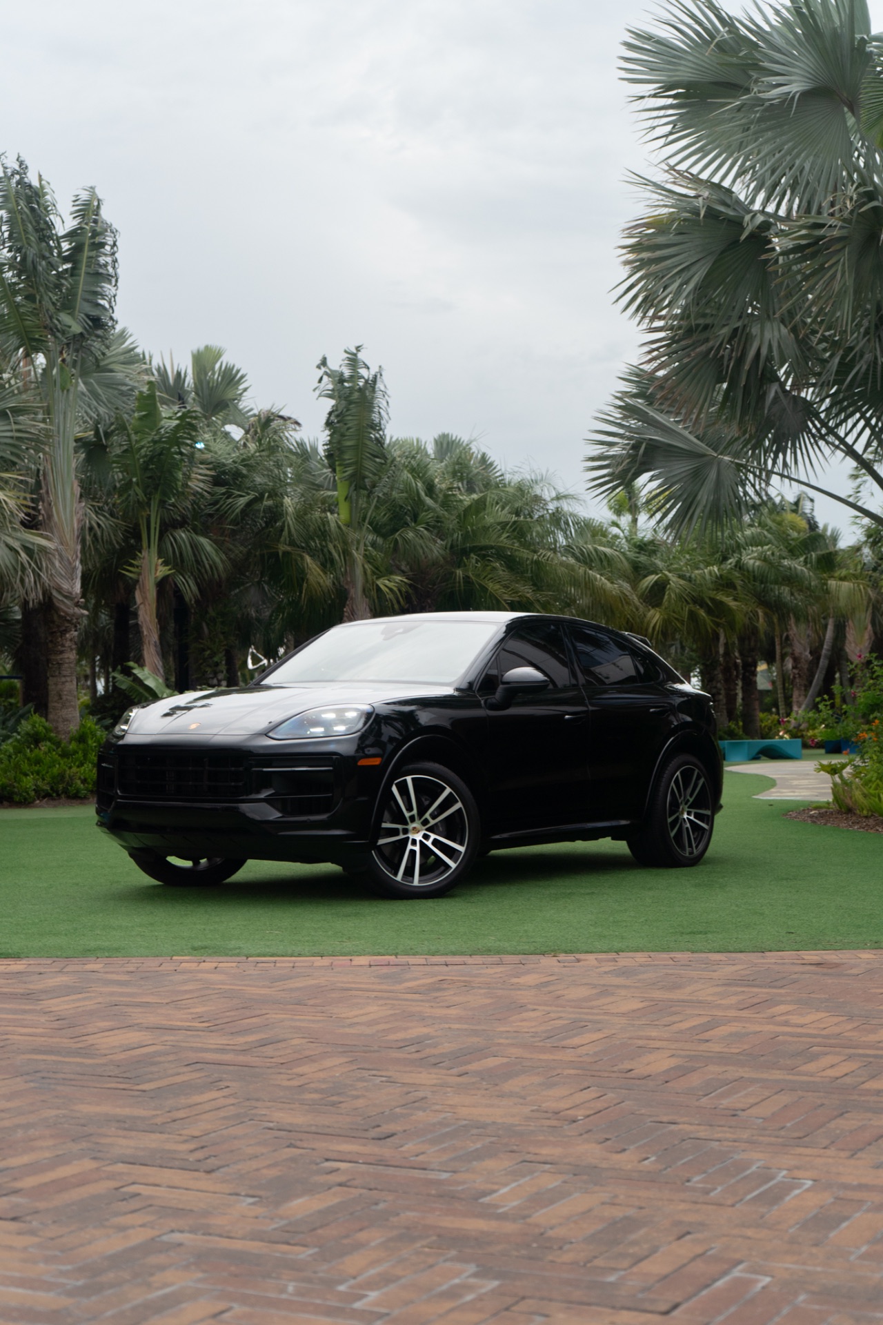 Porsche Cayenne Coupe — photo 16
