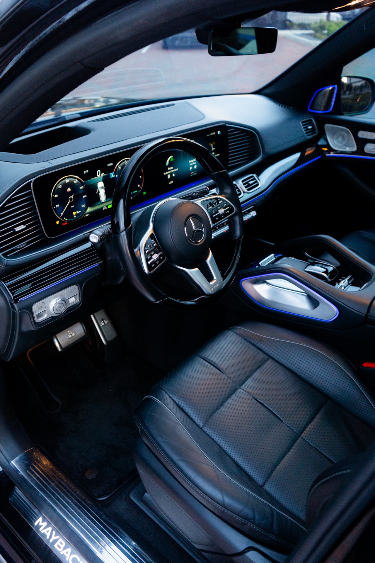 Mercedes Benz Maybach GLS 600 — photo 6