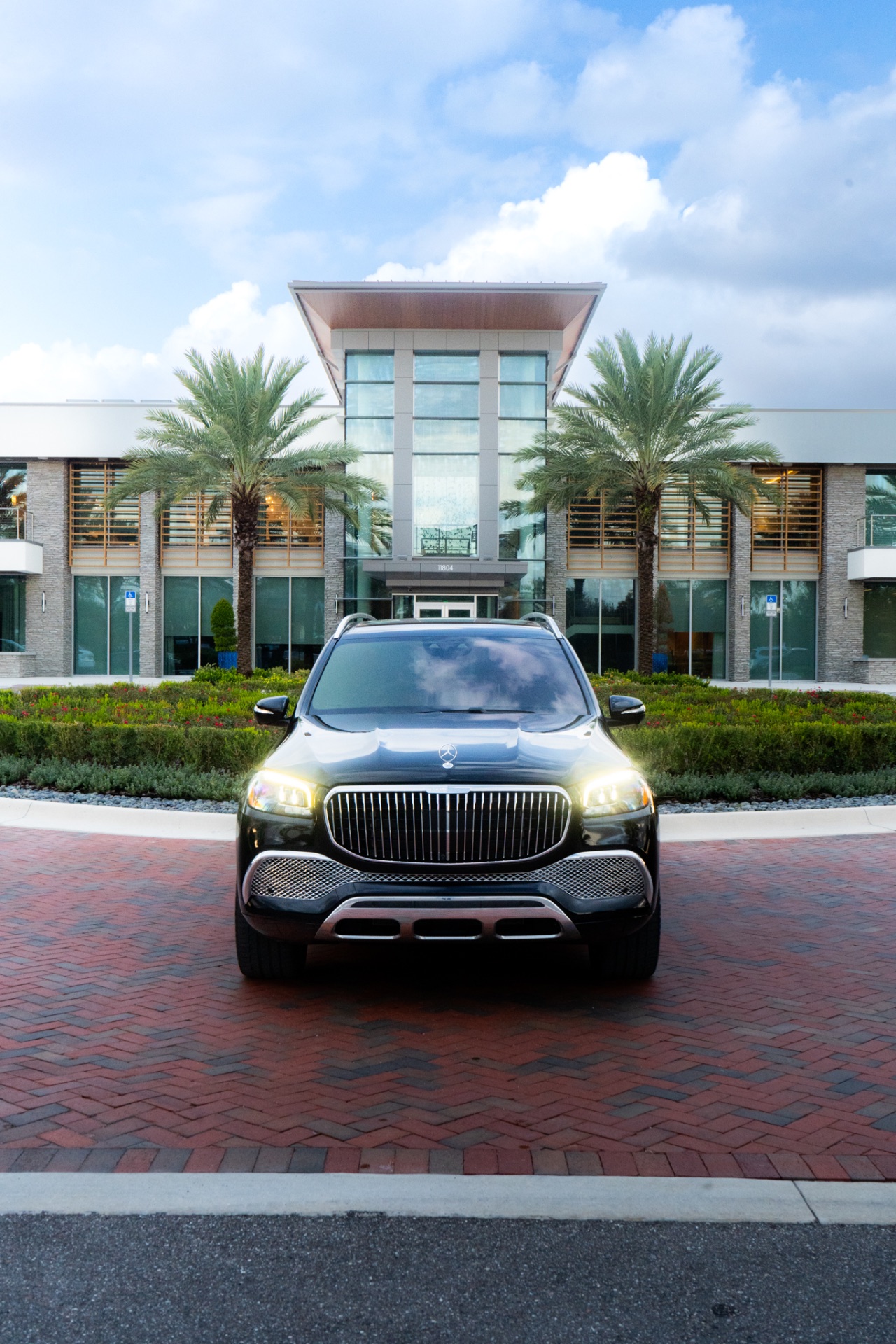 Mercedes Benz Maybach GLS 600 — photo 3