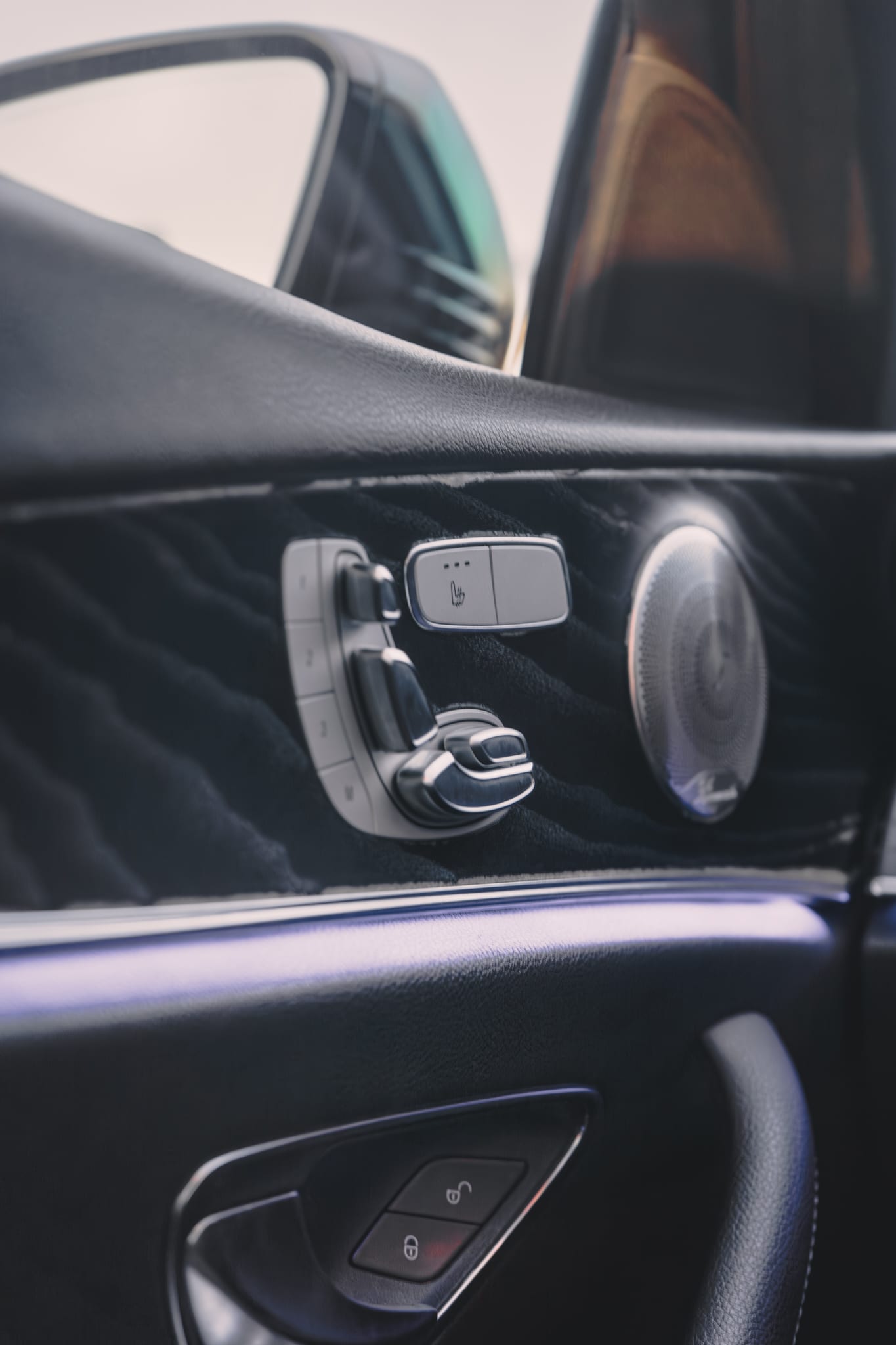 Mercedes Benz E350 — photo 10