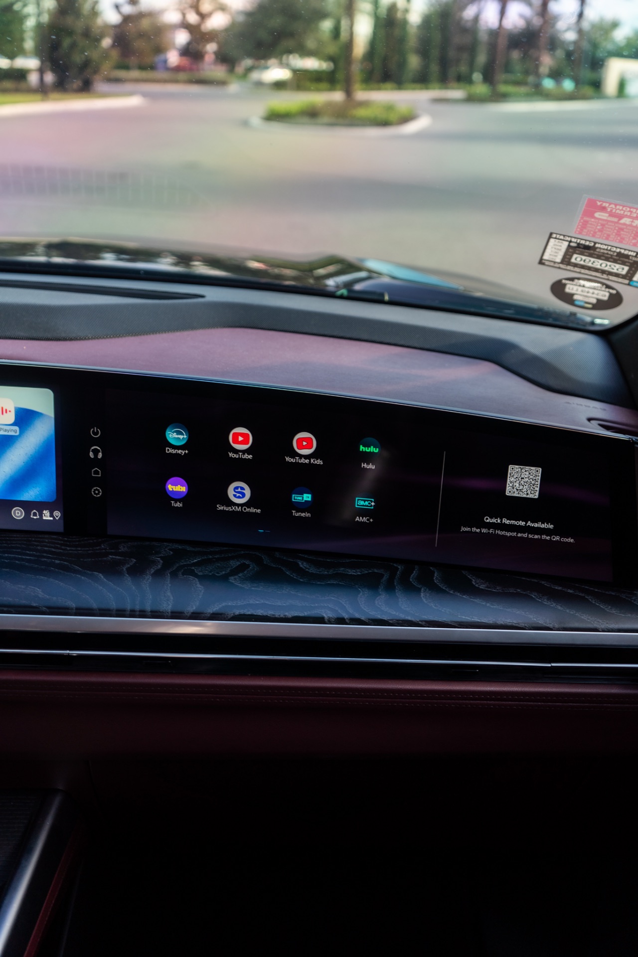 Cadillac Escalade — photo 12