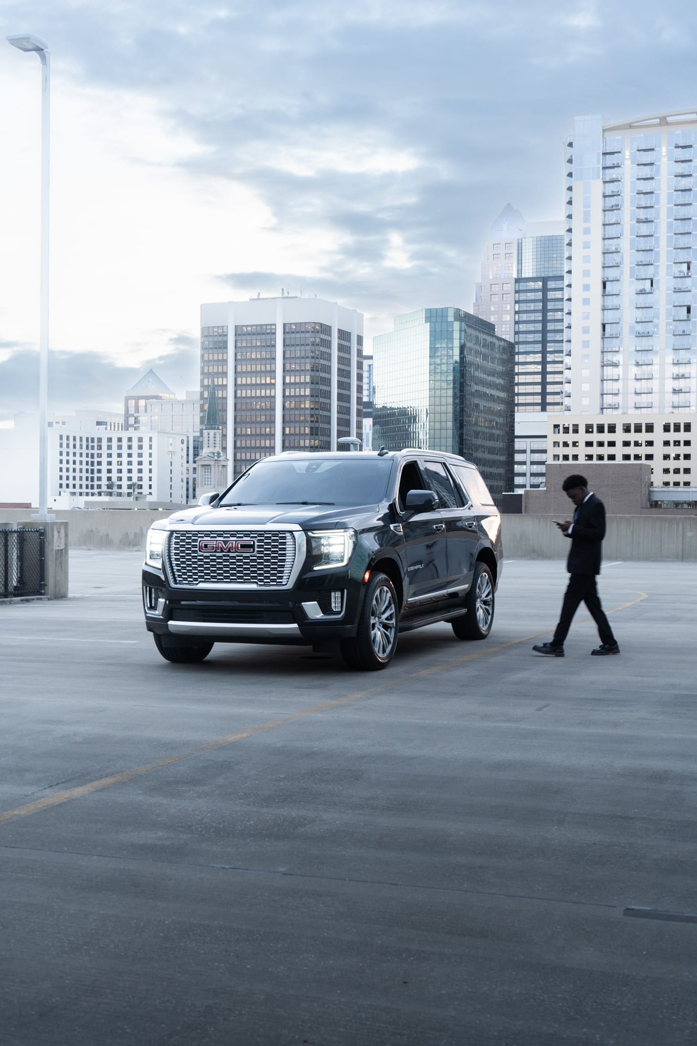 GMC Yukon Denali — photo 11