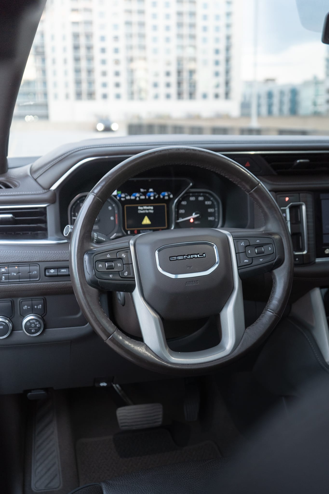 GMC Yukon Denali — photo 4