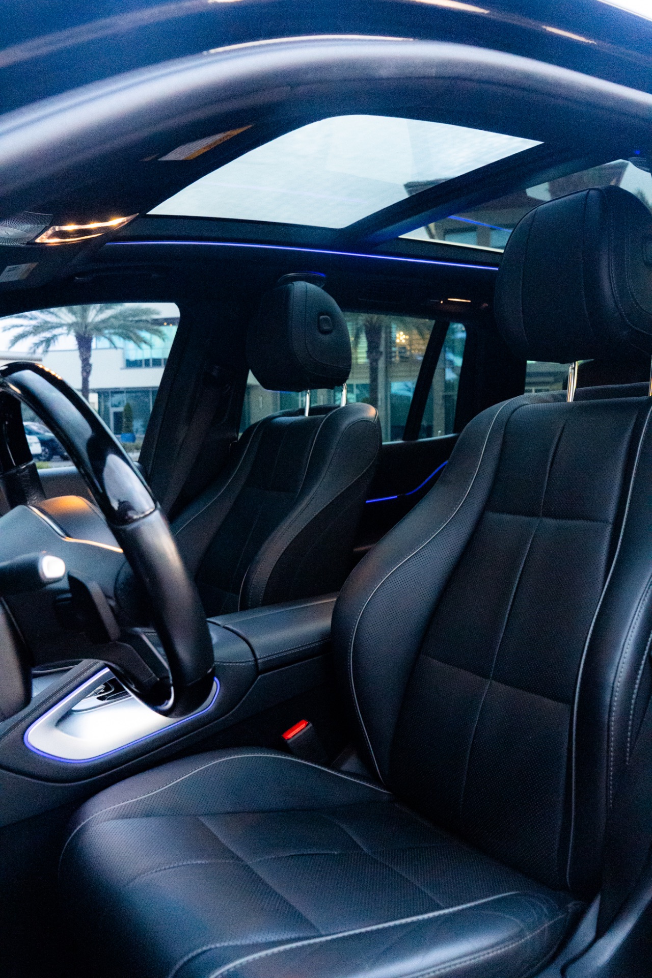 Mercedes Benz Maybach GLS 600 — photo 11