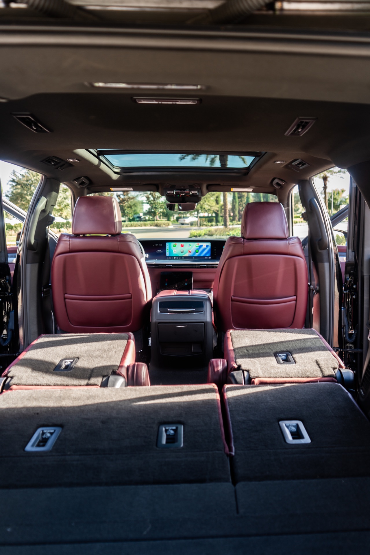 Cadillac Escalade — photo 16