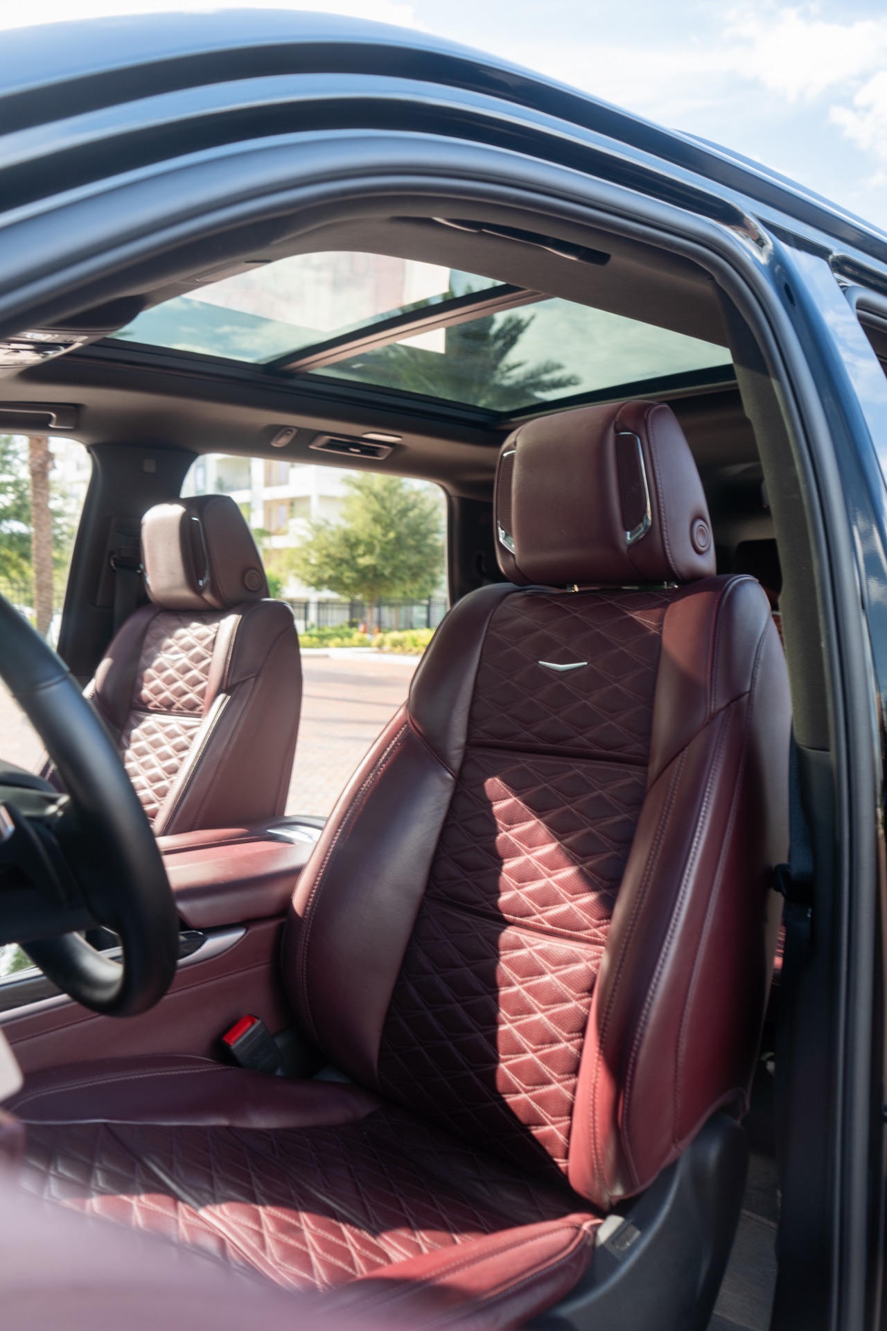 Cadillac Escalade — photo 9