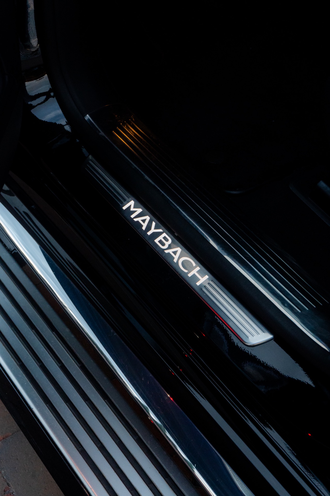 Mercedes Benz Maybach GLS 600 — photo 10