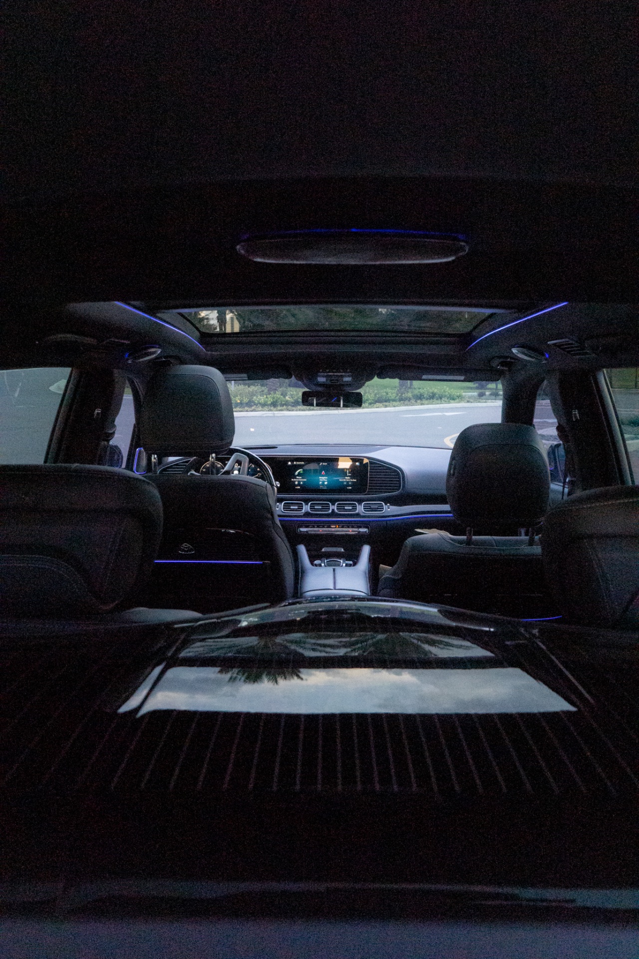 Mercedes Benz Maybach GLS 600 — photo 16