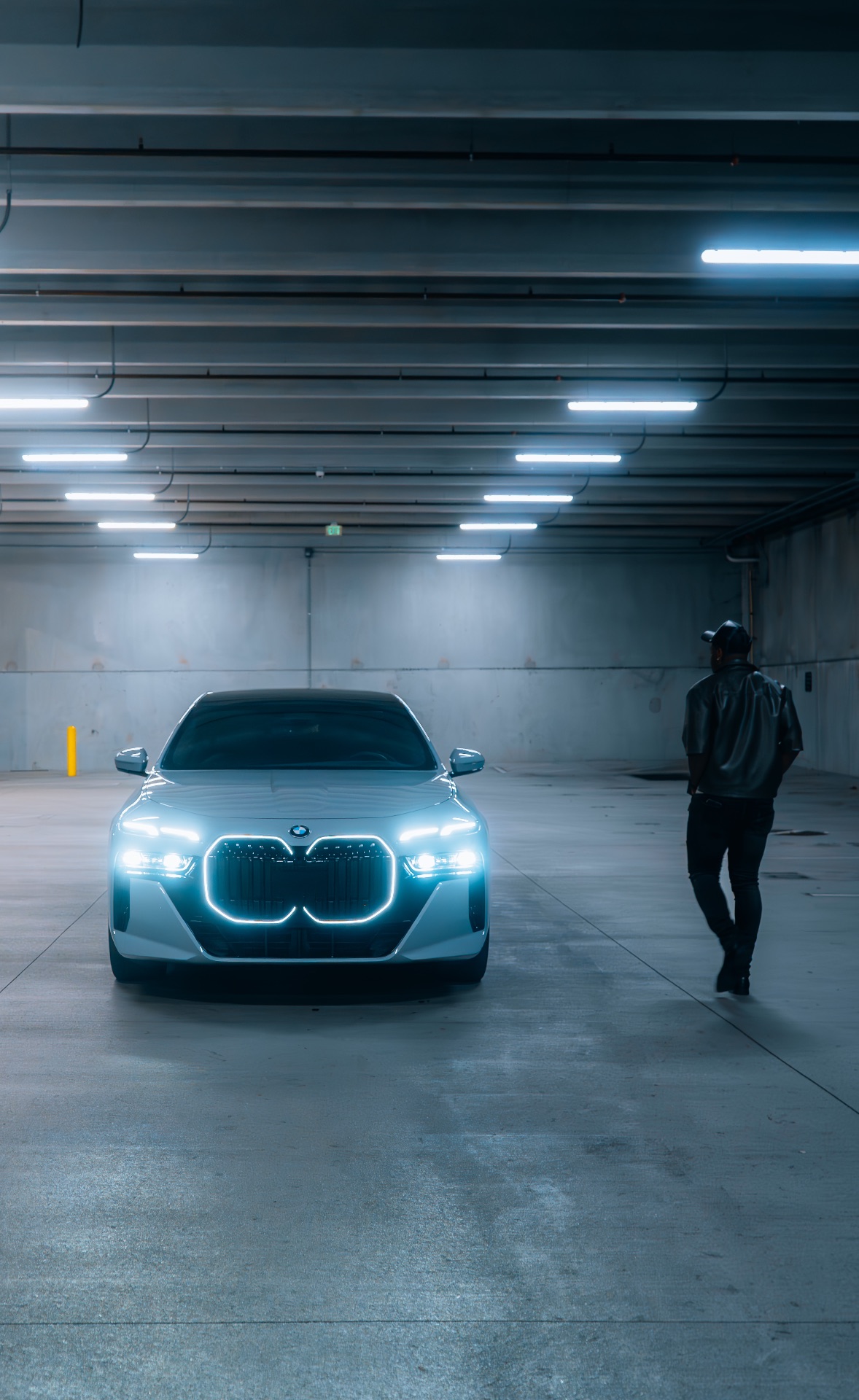BMW 740i Executive — photo 13